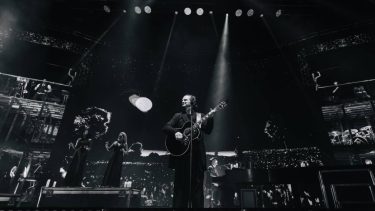 “Es una fusión de vintage y vanguardismo”, definió el propio Arjona a su ambicioso último proyecto.