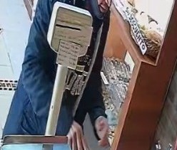 El delincuente pudo ser captado por las cámaras que se encuentran en el interior del local comercial. foto: gentileza