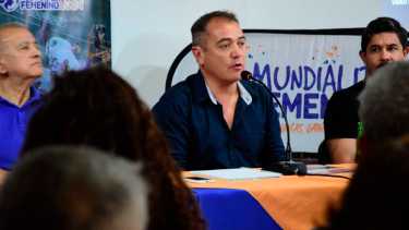 Fernando Merino, presidente de Deportivo Roca, anunció la organización de un Mundialito para personas con discapacidad. (Foto: Alejandro Carnevale)