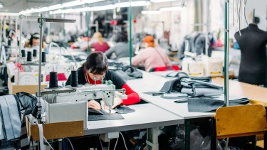 En la previa de la cadena nacional de Milei, se confirma un nuevo desplome de la industria Pyme