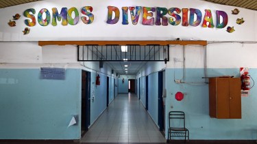 Aulas y escuelas vacías en la capital rionegrina que llegó a un 75% la adhesión al paro de porteros. Foto  : Marcelo Ochoa