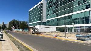 Por un escape de gas evacuan un edificio en el paseo de la costa de Neuquén