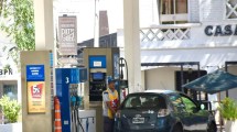 Imagen de El aumento de YPF en sus combustibles ya impacta en los surtidores de Neuquén