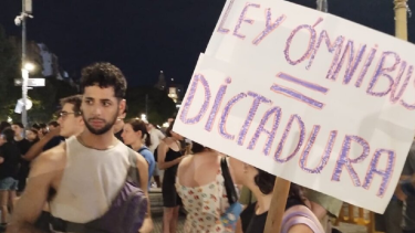Anoche hubo nuevos cacerolazos en contra de las medidas de Javier Milei. (Gentileza)