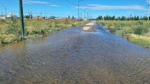 Imagen de Intentaron robar la compuerta de un canal y se inundaron distintos barrios en Fernández Oro