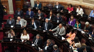 El bloque de Unión por la Patria en el Senado, con los rionegrinos Martín Doñate y Silvina García Larraburu, y los neuquinos Oscar Parrilli, Silvia Sapag y Lucila Crexell. 