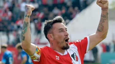 El último grito, con la camiseta de Maipú. (Orlando Pelichotti, diario Los Andes)