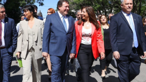Arabela Carreras acompañó a Weretilneck en su asunción y le deseó «éxitos a la gestión»