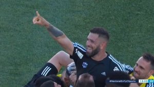 En un partido caliente, Riestra venció a Deportivo Maipú y ascendió a Primera División