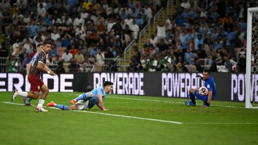VIDEO | ¿Cosa de argentinos? El gol de Julián Álvarez, idéntico al de Messi en el Mundial de Clubes