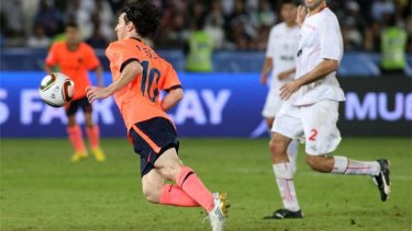 Lionel Messi puso el 2-1 para el Barcelona con un gol de pecho en la final del Mundial de Clubes de 2009.