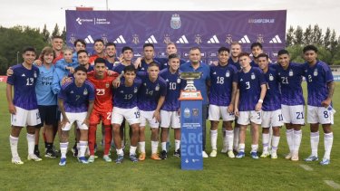 Con goles de Almada y Barco, Argentina venció 2-0 a Ecuador.