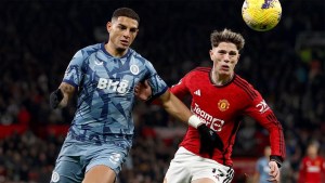 Dos goles de Garnacho al Dibu Martínez en el triunfo del United que se lo dio vuelta al Aston Villa