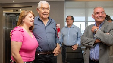 Guillermo Pereyra, titular de la mutual de petroleros, junto al presidente de Cmic, Juan Pablo Córdoba, y la diputada provincial Paola Cabezas (MPN) (gentileza Sindicato Petrolero)