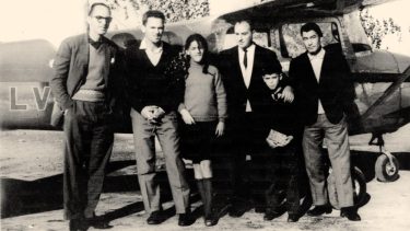 El recuerdo de otro tiempo, José padre (de camisa y pullover), junto a sus niños "Lili" y "Joseso".