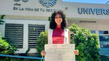 Julia ya es médica y pasó un calvario el día de su colación. Hoy llegaron buenas noticias. Foto: gentileza