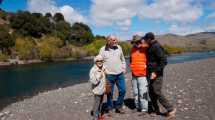 Imagen de De Escocia a Neuquén: su padre lo dejó a los 8 años y a los 70 halló su rastro de leyenda de la pesca con mosca en la Patagonia