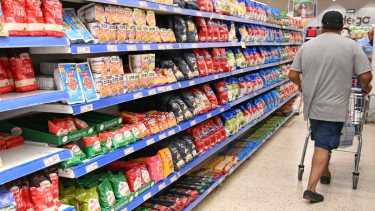 Nueva estrategia contra la inflación: el Gobierno de Milei relevará precios de otros países 