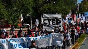 Las protestas comenzaron ayer y continúan en distintos puntos del país. Foto Matías Subat