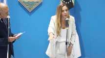 Imagen de María Emilia Soria y un prudente mensaje de asunción, con puentes hacia Weretilneck y Milei