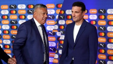 Tapia y Scaloni mantuvieron una reunión luego de la ceremonia de sorteo de la Copa América. 