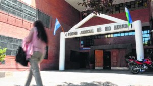 Imputaron a una exfuncionaria de Educación de Río Negro por haber beneficiado al hijo de una empleada con contrataciones millonarias