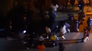 Violenta golpiza en pleno centro de Neuquén: jóvenes redujeron a un hombre