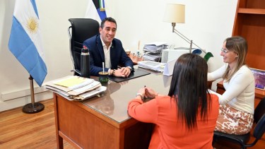 Castro encabezó una reunión con sus colaboradores. Foto; Marcelo Ochoa.