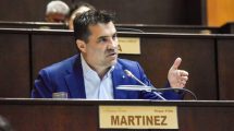 Imagen de Darío Martínez tras la aprobación de la Ley Ómnibus: «Un día triste para Neuquén»