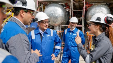 Marín pasó por la refinería de La Plata. Foto: Gentileza.