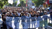 Imagen de Rechazo al DNU de Milei: una multitud se hizo escuchar en Viedma