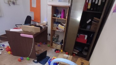 La escuela apareció revuelta y con varios faltantes de computadoras. Foto: Gentileza. 