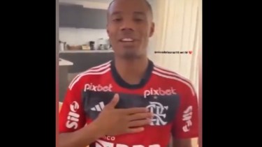Nico De la Cruz posó con la camiseta del Flamengo de Brasil.