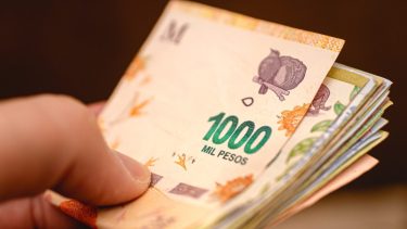 La segunda cuota del aguinaldo de diciembre de 2023 y la masa salarial suman 38.000 millones de pesos. Archivo