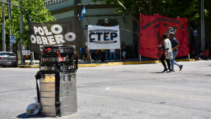 Sin respuestas, las organizaciones levantaron el acampe en Casa de Gobierno de Neuquén