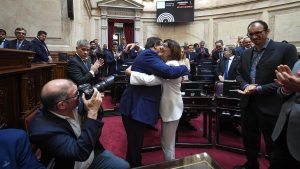 Video: Weretilneck se despidió del Senado y Mónica Silva asumió en su reemplazo
