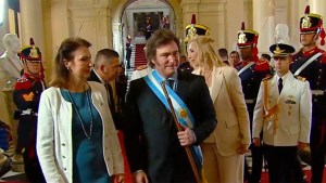 Asunción de Javier Milei presidente: el llamativo detalle de su bastón presidencial