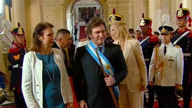 Javier Milei llegó a la casa Rosada junto a su hermana. 