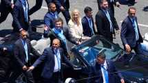 Imagen de Asunción de Javier Milei: el llamativo auto que eligió Milei en lugar del Cadillac negro