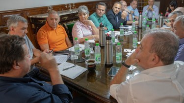 Anoche hubo reunión de Gabinete, encabezado por el gobernador Alberto Weretilneck. Foto Gentielza.