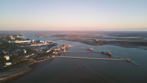 Detectaron un derrame de petróleo en Bahía Blanca: qué dijo la empresa