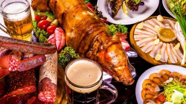 Los profesionales aseguran que no hay alimentos prohibidos, solo hay que aprender a tener consumirlos de manera responsable.