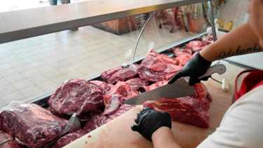Desde este jueves los precios de la carne estan actualizados y ya se ven reflejados en los mostradores.Foto: Florencia Salto.