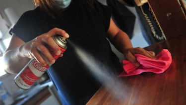 Las empleadas domésticas verán afectados sus tareas laborales. Foto: Clarín.-