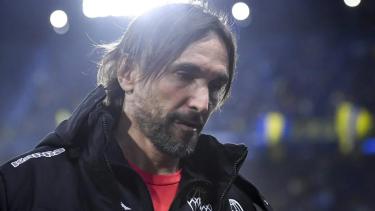 Diego Martínez cerca del banco de Boca, se define en las próximas horas. Archivo