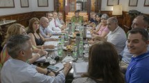 Imagen de Maratónica reunión del Gabinete de Weretilneck: hay fecha de paritarias, pero no del aguinaldo