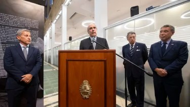 Guillermos Francos, mkinistro del Interior. 