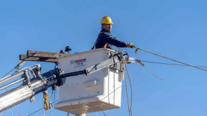 Rompieron, robaron e incendiaron las instalaciones eléctricas de Roca