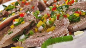 Cómo preparar lengua a la vinagreta, el aperitivo frío por tradición