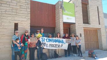 Hoy se manifestaron en San Antonio Oeste por el llamado "atlanticazo" y contra el extractivismo. Gentileza 